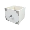 Kép 1/4 - Dekoláda fehér kocka gombbal 13x13x11cm