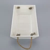 Kép 2/4 - Trapéz alakú fehér dekoláda - kötél füles 15,5x26cm