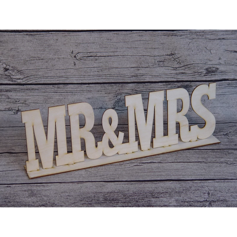 Natúr fa - "Mr & Mrs" felirat talppal 50cm