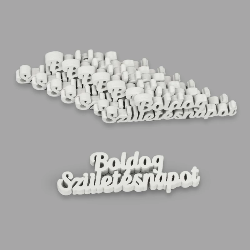 Natúr fa Boldog születésnapot felirat fehér