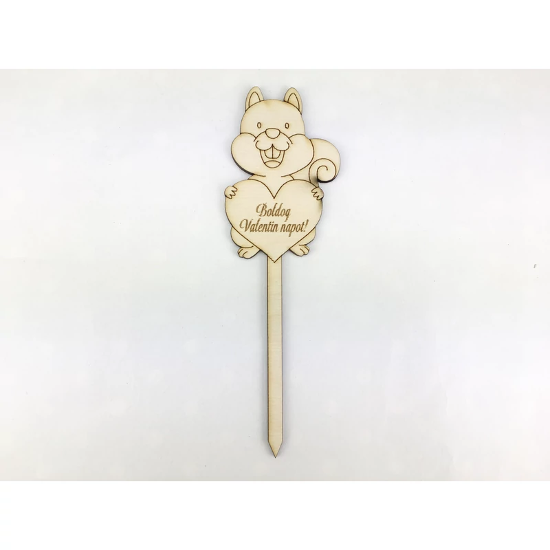 Natúr fa - Beszúrós mókus "Boldog Valentin napot" 17cm-KIFUTÓ