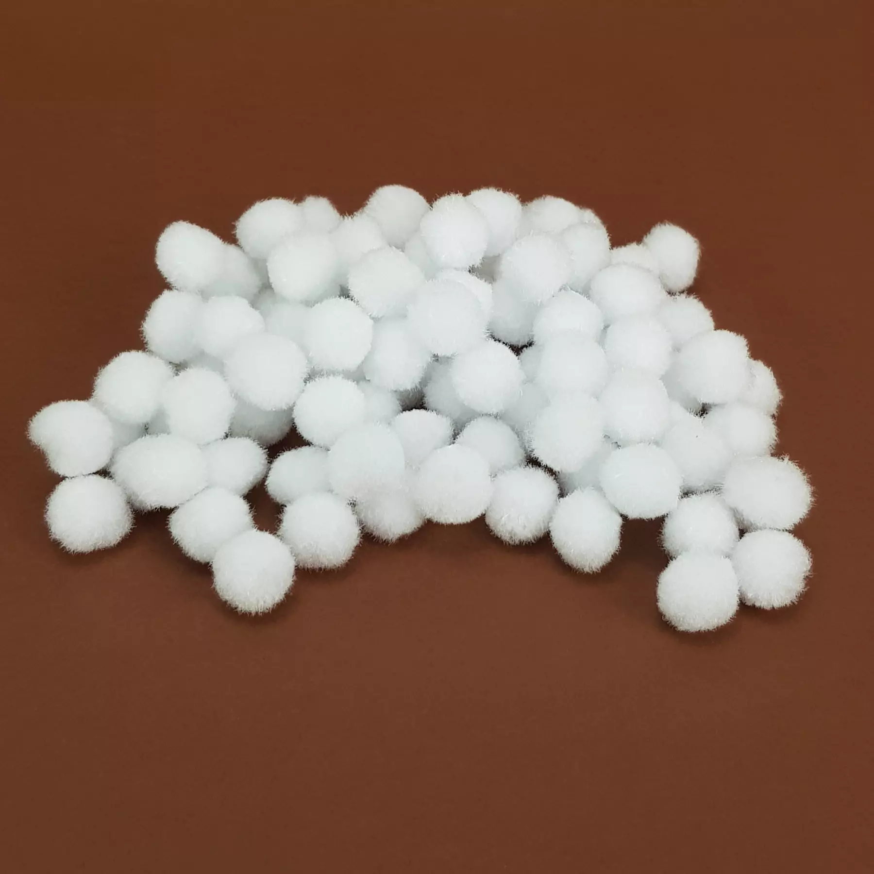 Fehér zsenília pompon 1,5cm 100db/csomag