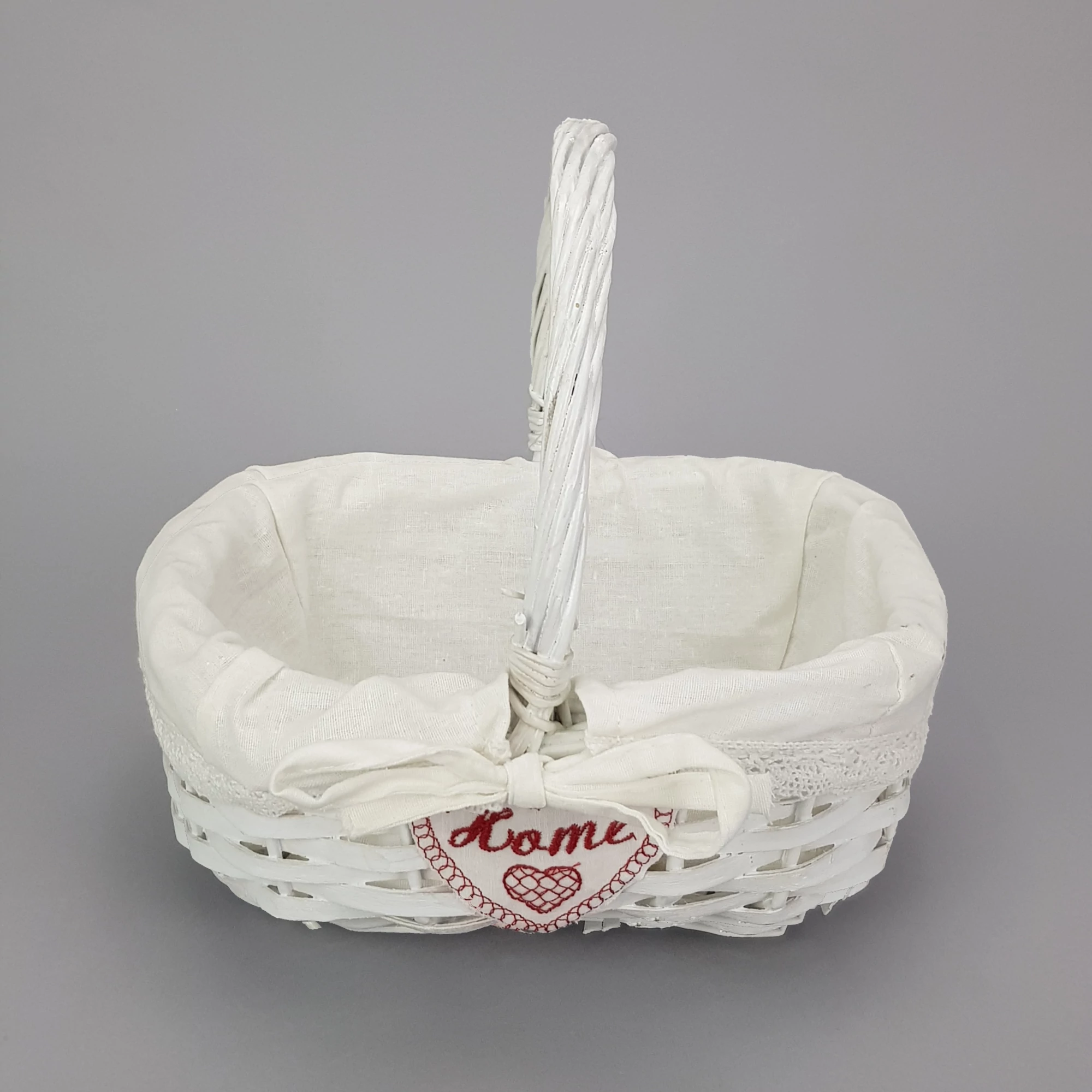 Fehér kosár anyaggal bélelve közepes