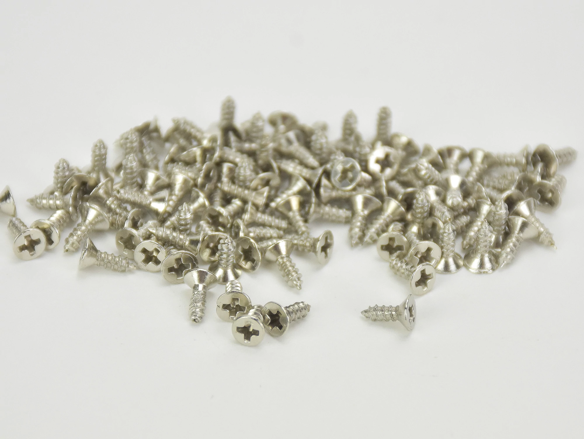 Csavar 2*6mm ezüst 100db/csomag