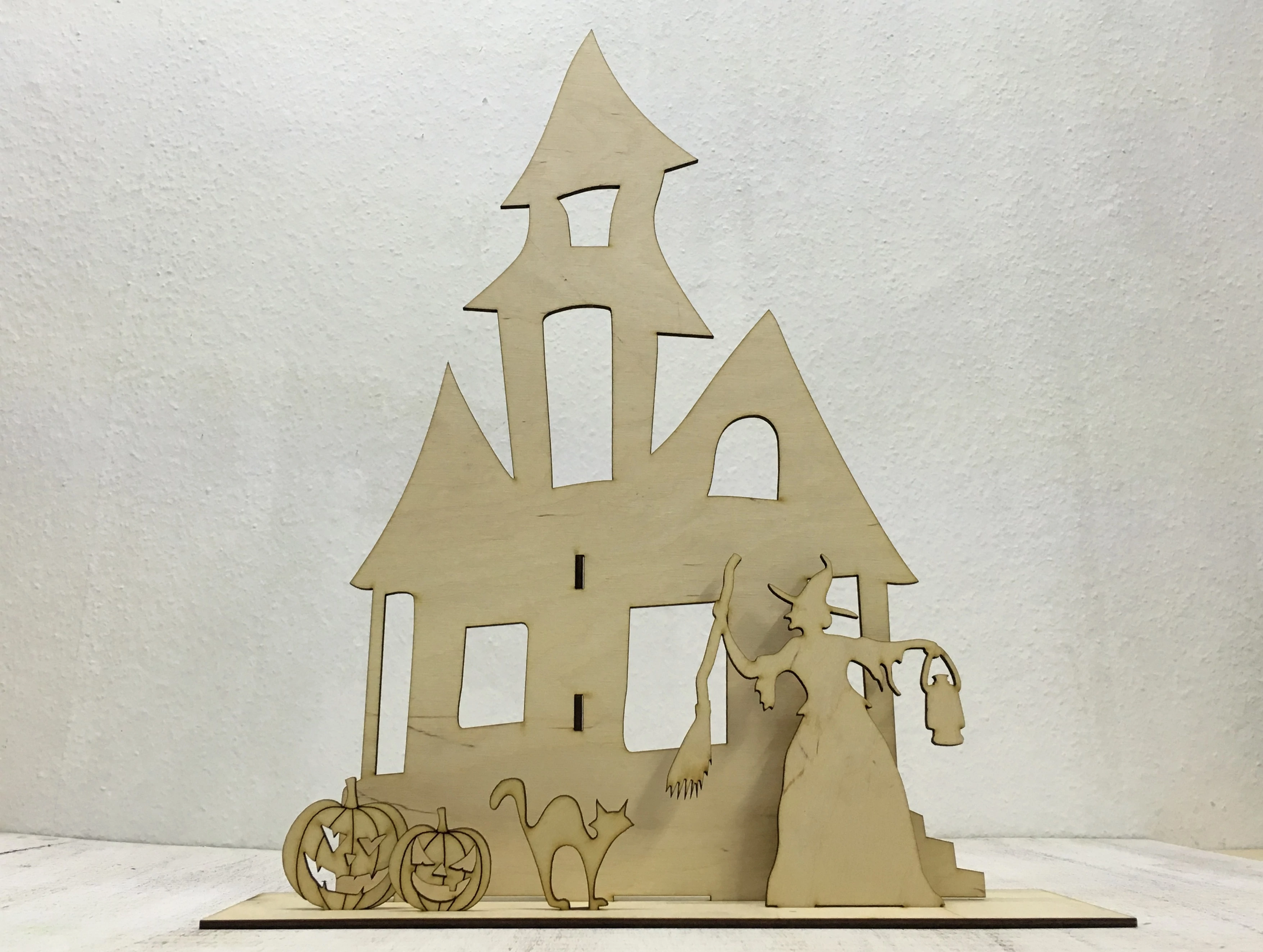 Natúr fa Halloween kastély