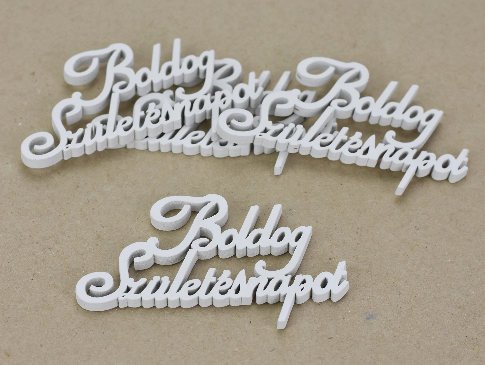 Boldog Születésnapot felirat fehér 10,5cm 4db/csomag