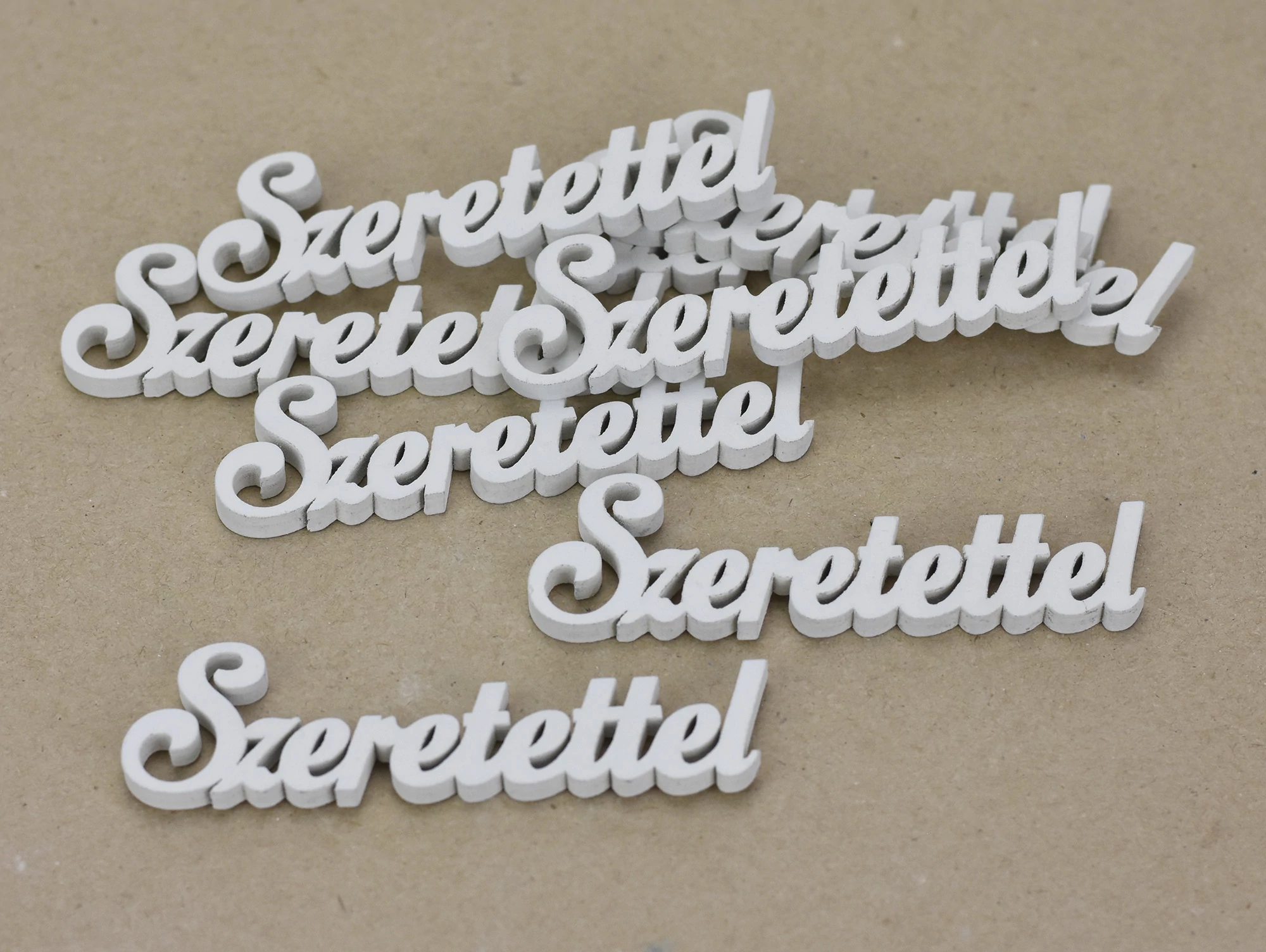 Szeretettel felirat fehér 10cm 8db/csomag