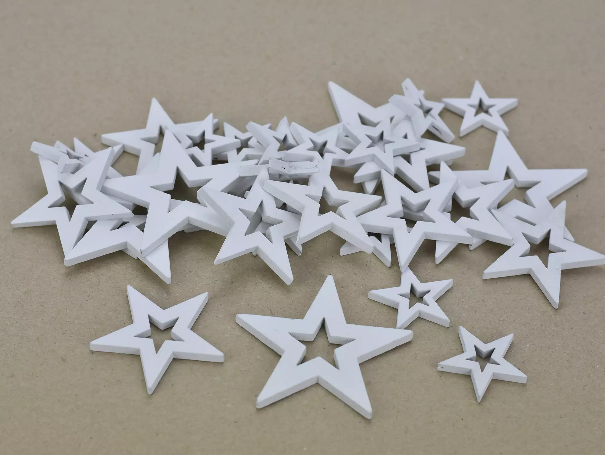 Fa - Lyukas csillag fehér vegyes méret 30db/csomag