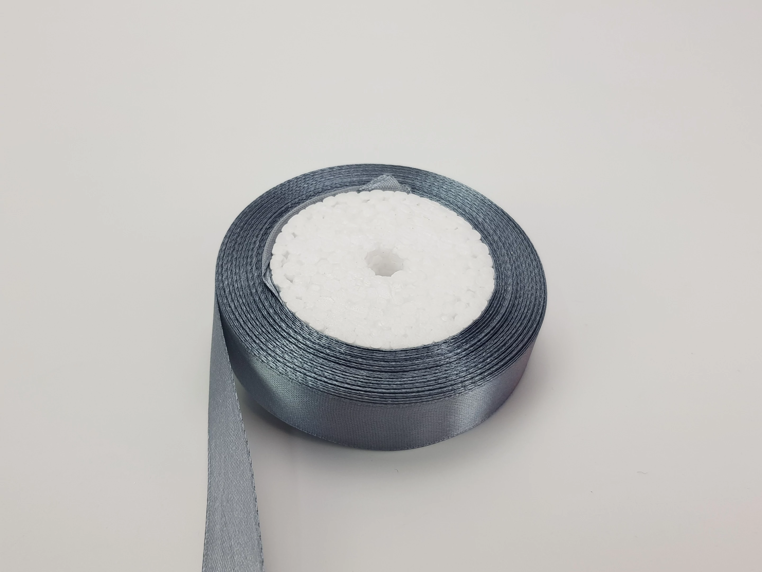 Ezüst szatén szalag 2cm x 22méter