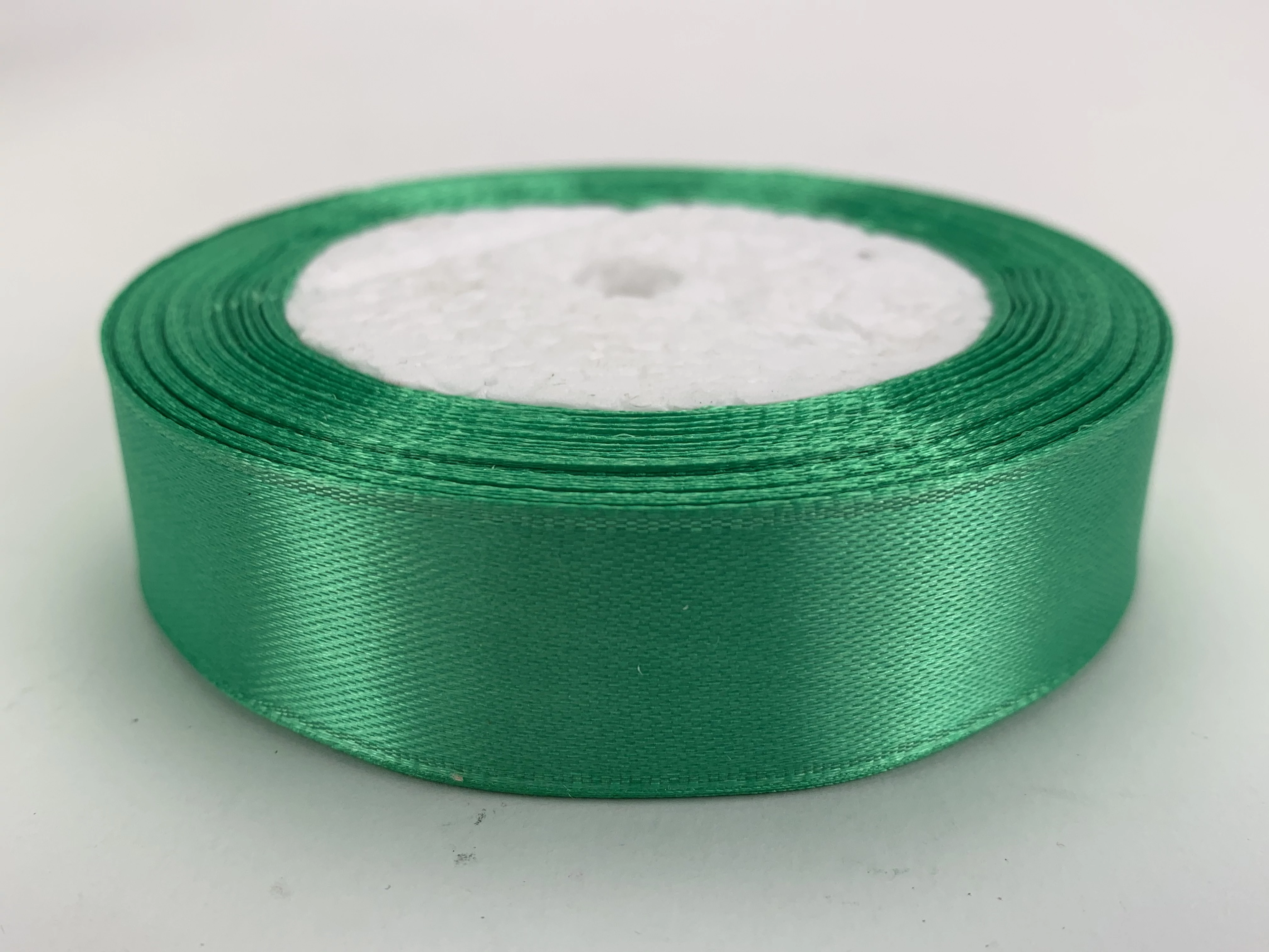 Világoszöld szatén szalag 2cm x 22méter