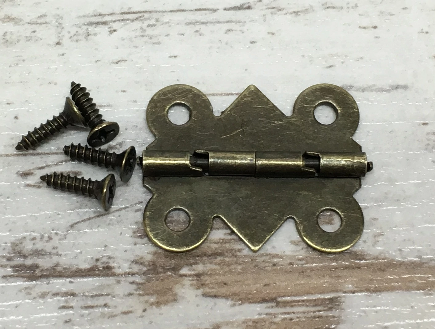 Zsanér íves bronz kicsi 2,5cm + csavar 10db/csomag