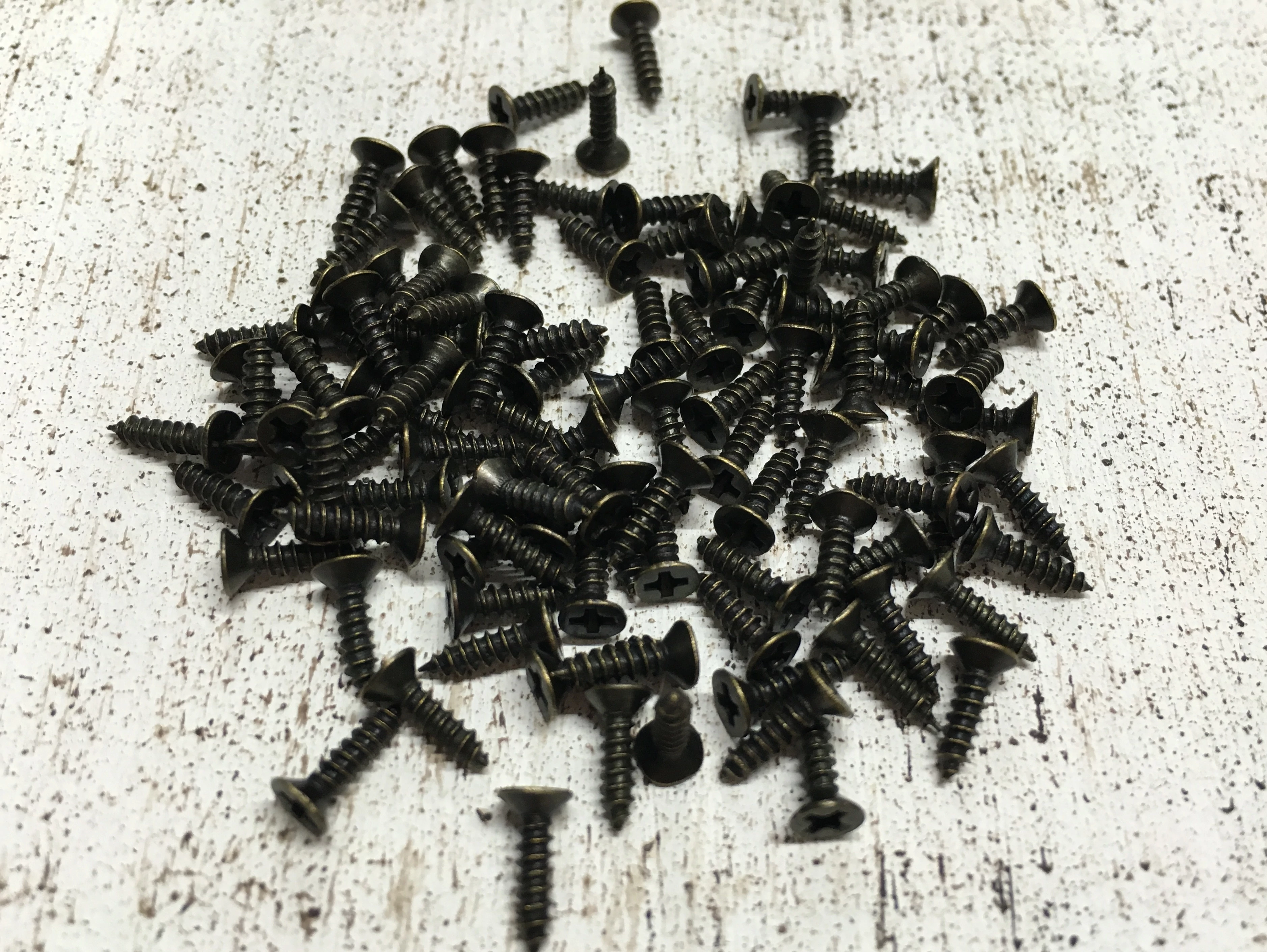 Csavar 2*8mm antikbronz 100db/csomag