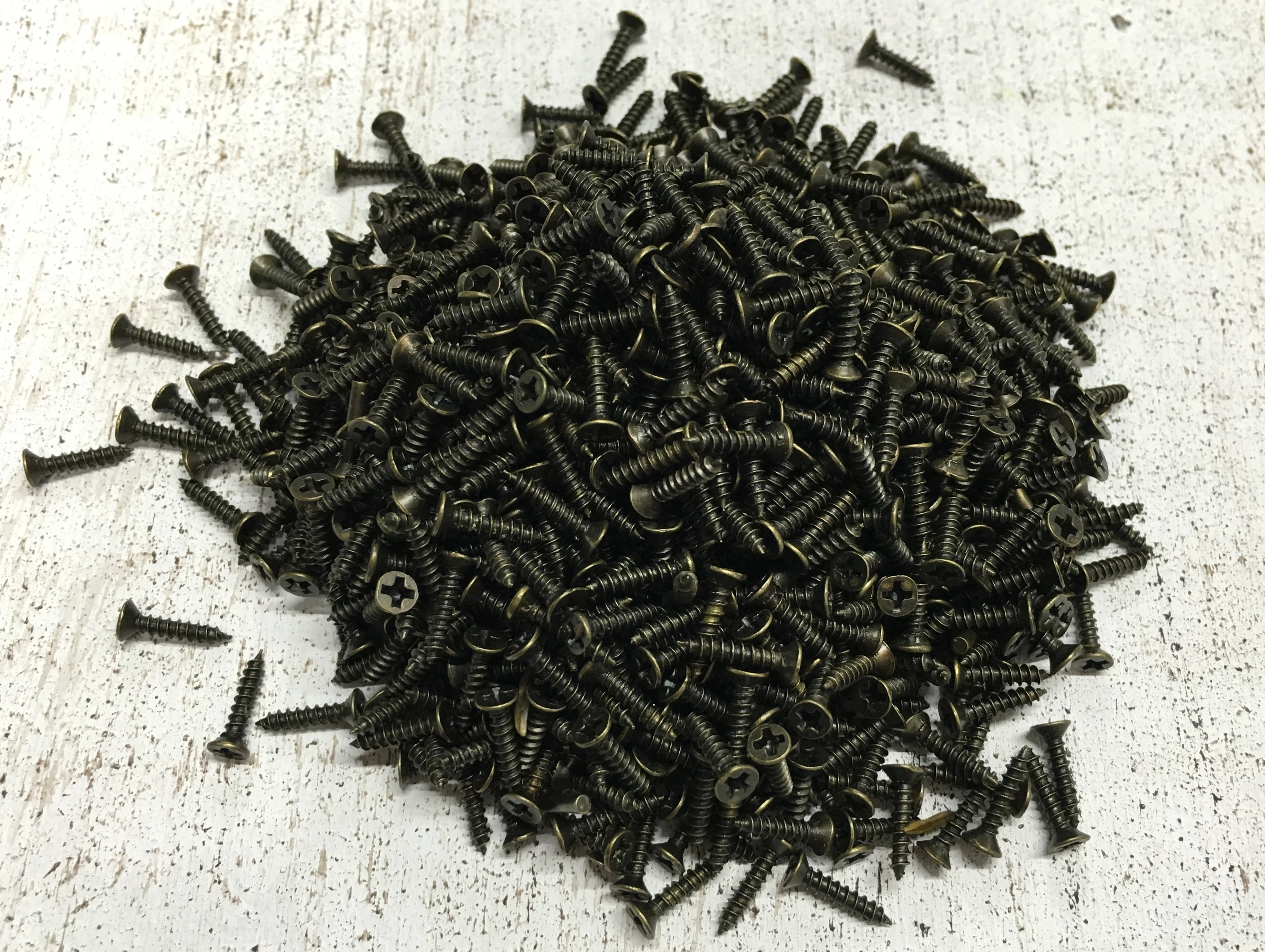 Csavar 2*10mm antikbronz 1000db/csomag
